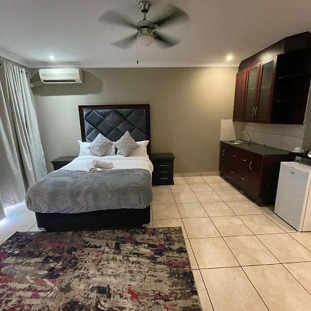 The Black Crown Hotel Hartbeespoort Ngoại thất bức ảnh