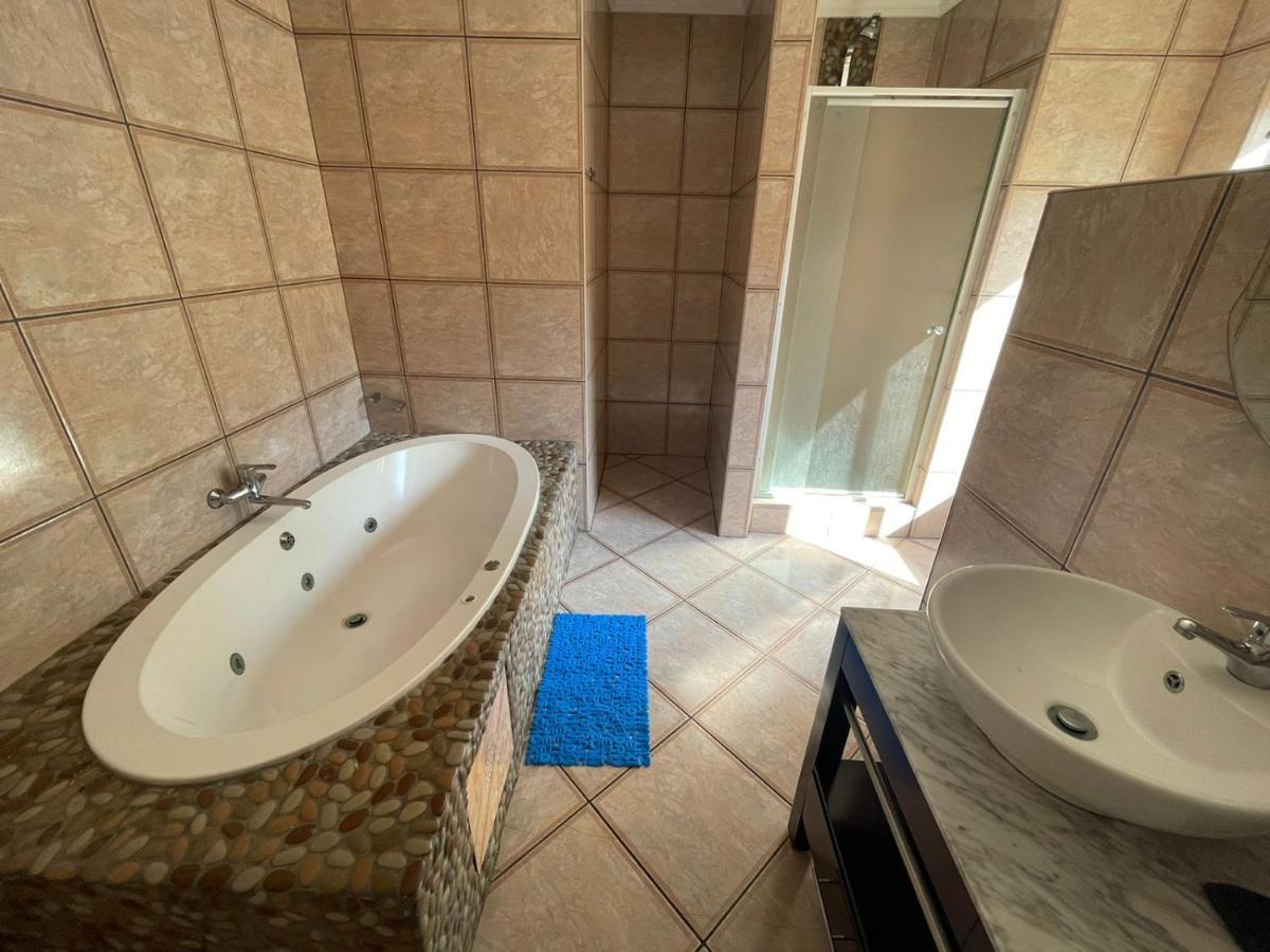 The Black Crown Hotel Hartbeespoort Ngoại thất bức ảnh