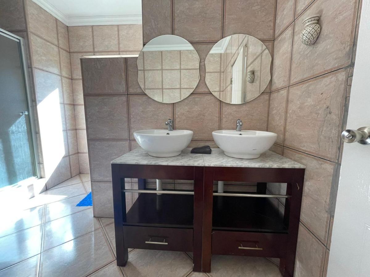 The Black Crown Hotel Hartbeespoort Ngoại thất bức ảnh